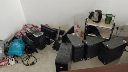 關(guān)于報(bào)廢電腦、驗(yàn)鈔機(jī)、課桌椅、多媒體設(shè)備及報(bào)刊架等學(xué)校資產(chǎn)處置的公告